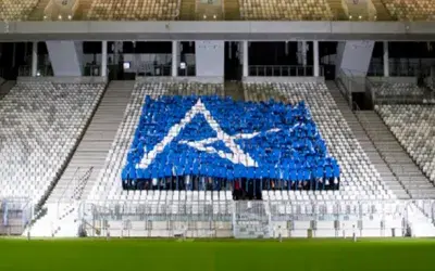 Photo d'un tifo dans les tribunes du stade Matmut-ATLANTIQUE à Bordeaux