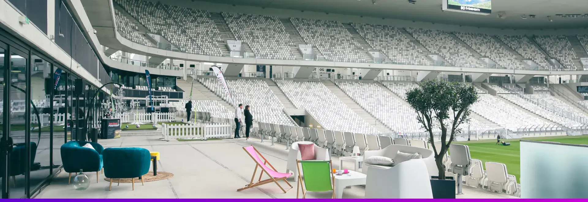 Vue d'une loge terrasse sur l'arène du stade de Bordeaux