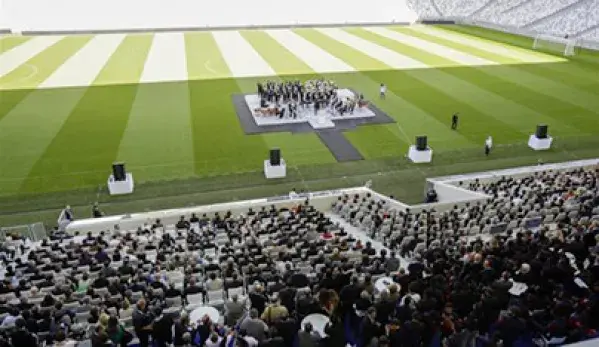 Photo événement sur la pelouse du stade de Bordeaux