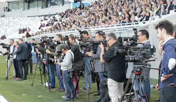 Photo des médias lors d'un événement au stade de Bordeaux